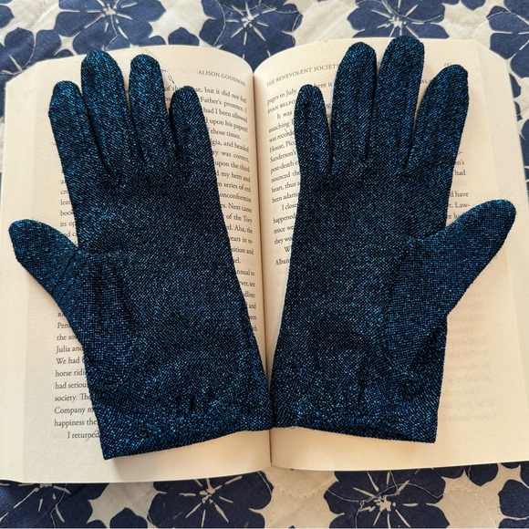 Vintage Sparkly Bold Blue Nylon and Fownes Blue Short Gloves - Picture 12 of 16